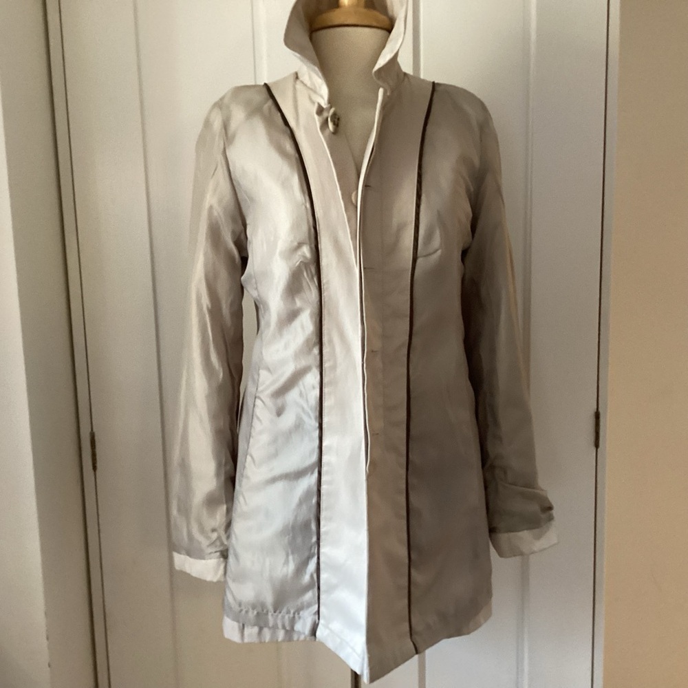 Jones New York princess cut back/cuff belt lined concealed button rain trench M - Picture 7 of 12